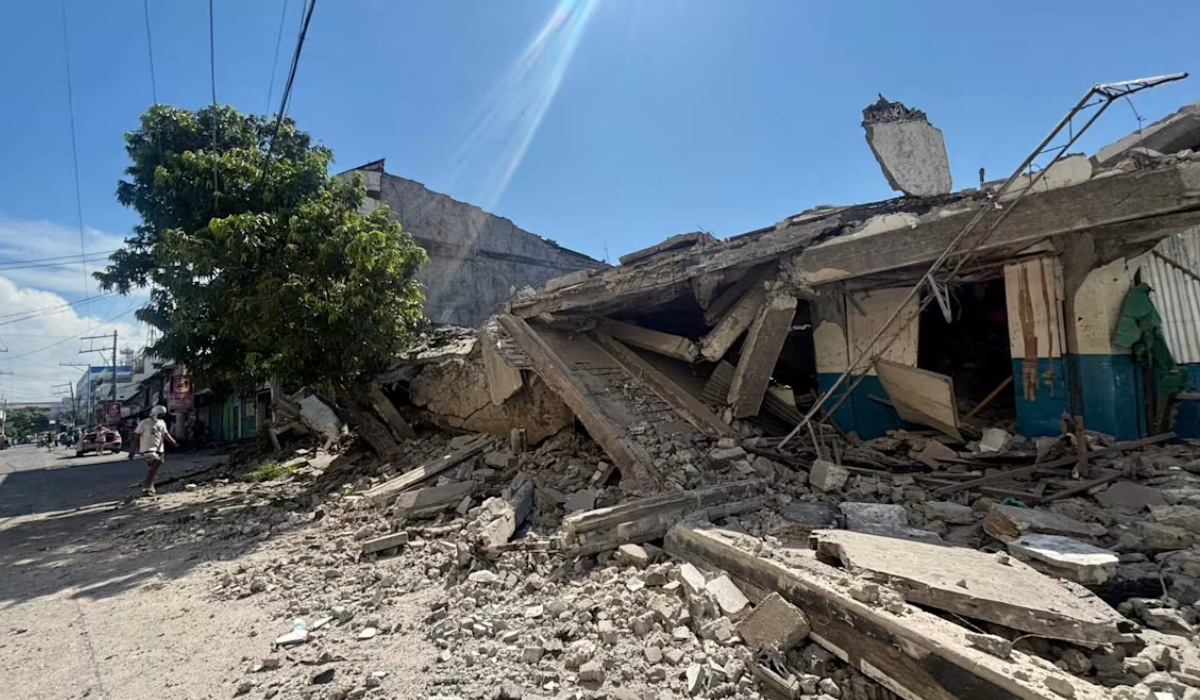 Powerful 7.8 Earthquake Strikes Southern Philippines Causing Deaths and Widespread Damage